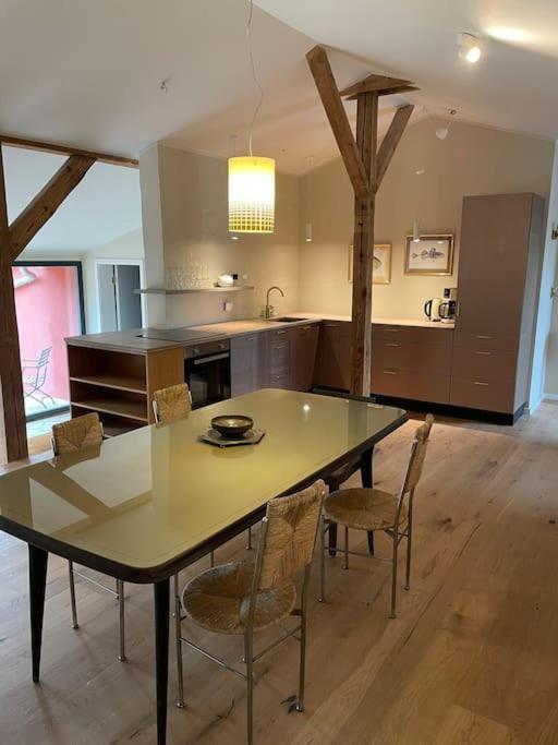 Grosse Wohnung Mit Loggia Templin Bagian luar foto