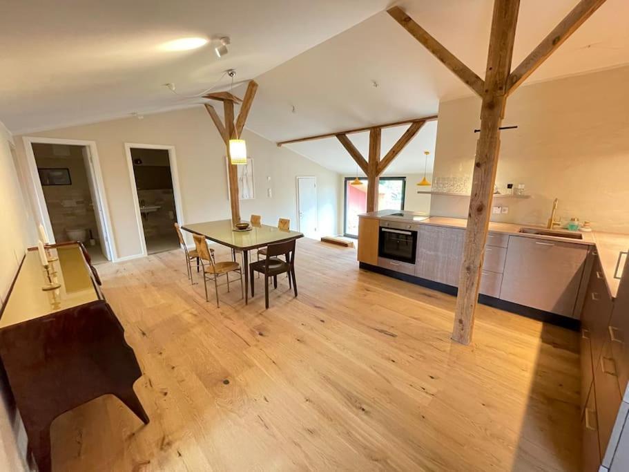 Grosse Wohnung Mit Loggia Templin Bagian luar foto