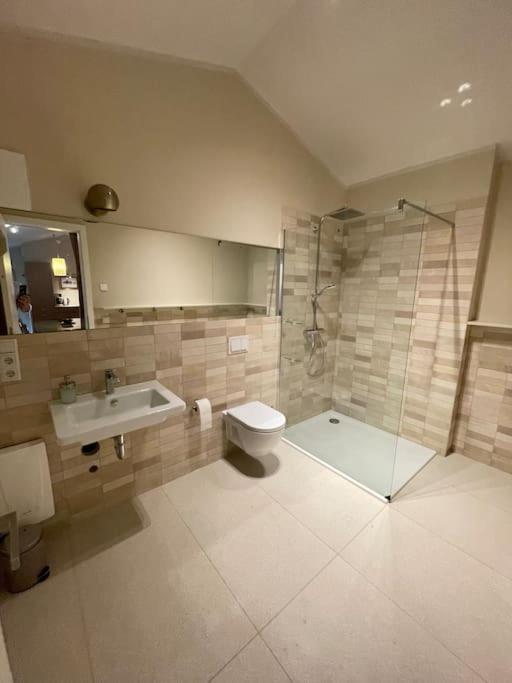 Grosse Wohnung Mit Loggia Templin Bagian luar foto