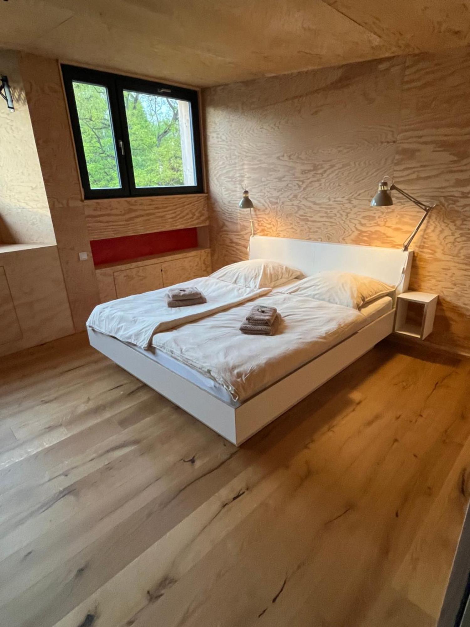 Grosse Wohnung Mit Loggia Templin Bagian luar foto